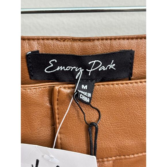 NWT Caramel Color Faux Leather High Waist Pleated Wide Leg Pants Women's Size M - Picture 2 of 10